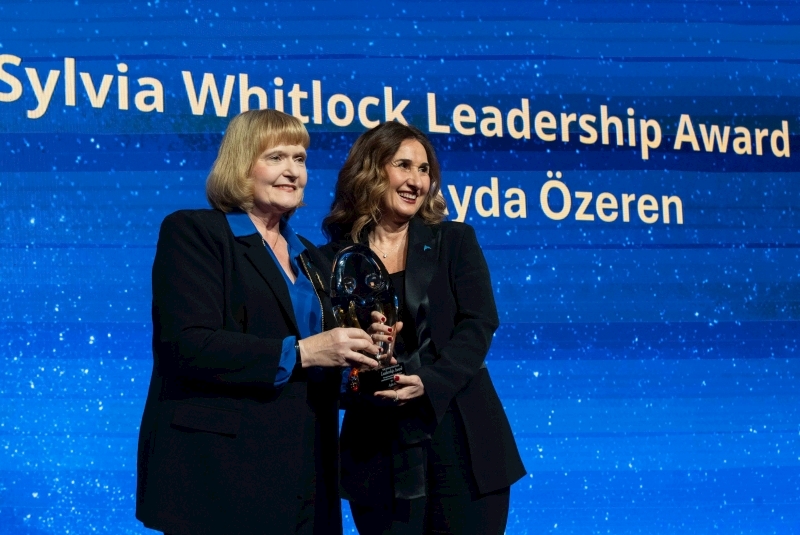 İzmirli Rotaryen Ayda Özeren’e Uluslararası Liderlik Ödülü
