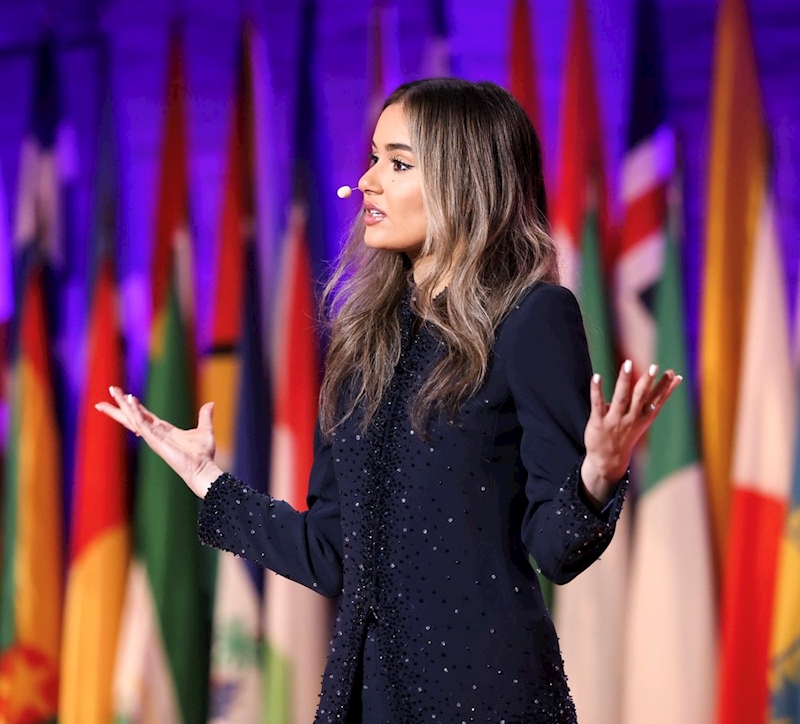 Sophia Kianni; öğrenci ve sosyal girişimci