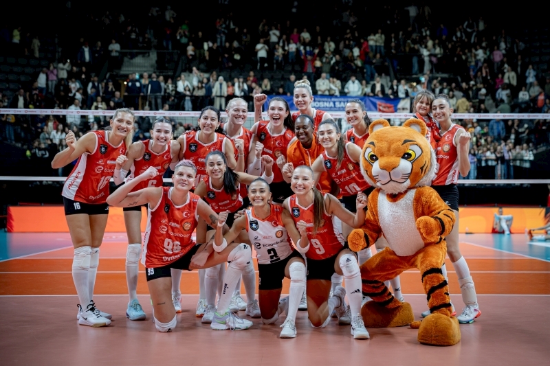 Decathlon Türkiye, Eczacıbaşı Dynavit Kadın Voleybol Takımı’na Teknik Partnerliğini Sürdürüyor
