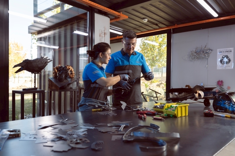 Arçelik ve Beko’nun Endüstriyel Atıkları TEGV İçin Sanata Dönüştü