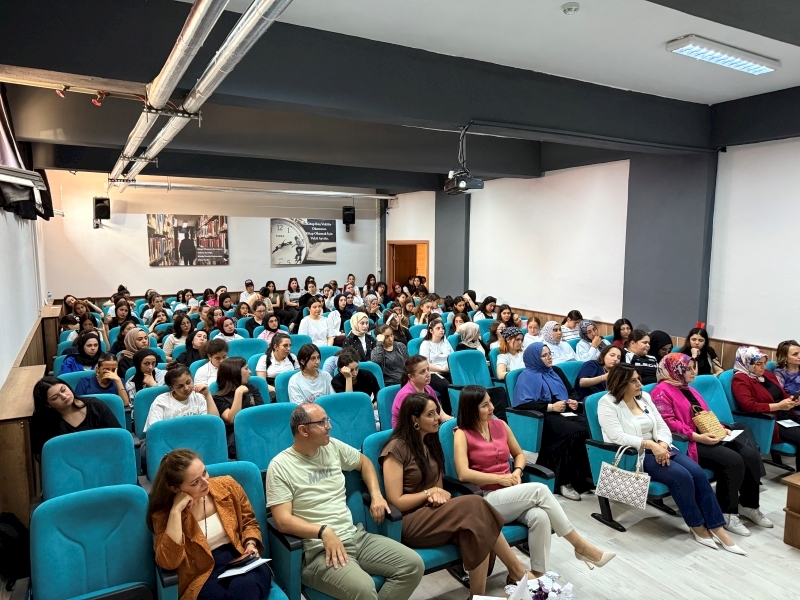 Genç Kadınlar İş Dünyasına “Güvenli Adımlar”la Hazırlanıyor