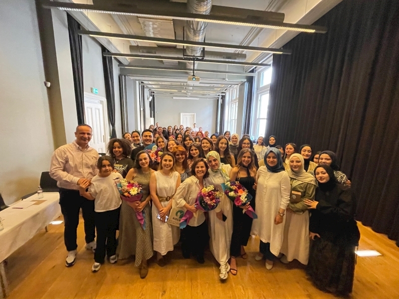 KIZÇEV, Genç Kadınların “İlk Adımı”nı Sahneye Taşıdı