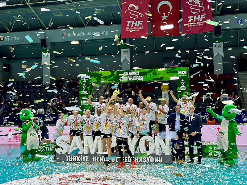 Kupa, Konyaaltı Belediyespor’lu kadın sporcuların elinde yükseldi