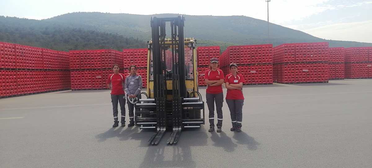 COCA-COLA İÇECEK TÜRKİYE’DEN, KADINLARA FORKLİFT OPERATÖRLÜĞÜ EĞİTİMİ