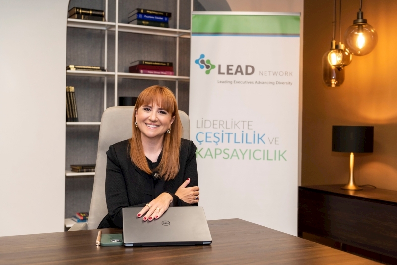 “Kadınların Yaşadığı ‘Çifte Yük’, İş Hayatlarındaki İlerlemeyi Sınırlandırıyor”