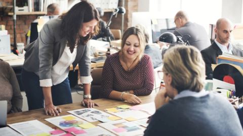 AVON, YENİ YAN HAKLARLA KADIN ÇALIŞANLARININ YANINDA