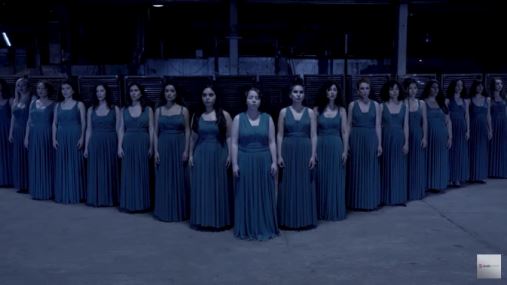 FABRİKADA TÜTEN SANATIN DUMANI ŞEHRE KARIŞIYOR