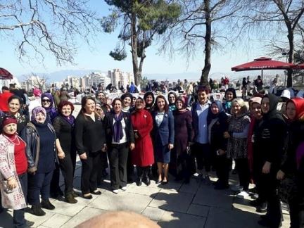 İZNİK’İN KADINLARI ÜRETİYOR