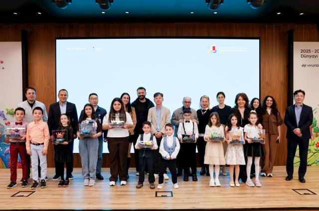 Hyundai Resim Yarışmasında Çoc..