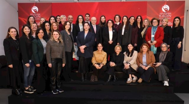 Yıldız Holdingte Kadın Çalışan..